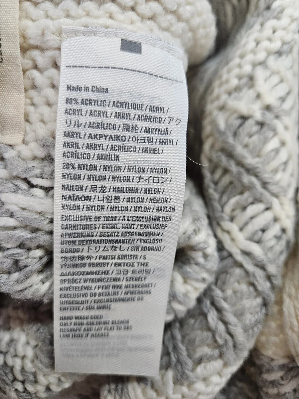 Hollister White Gray Eagle Logo Fair Isle Knit Infinity Scarf